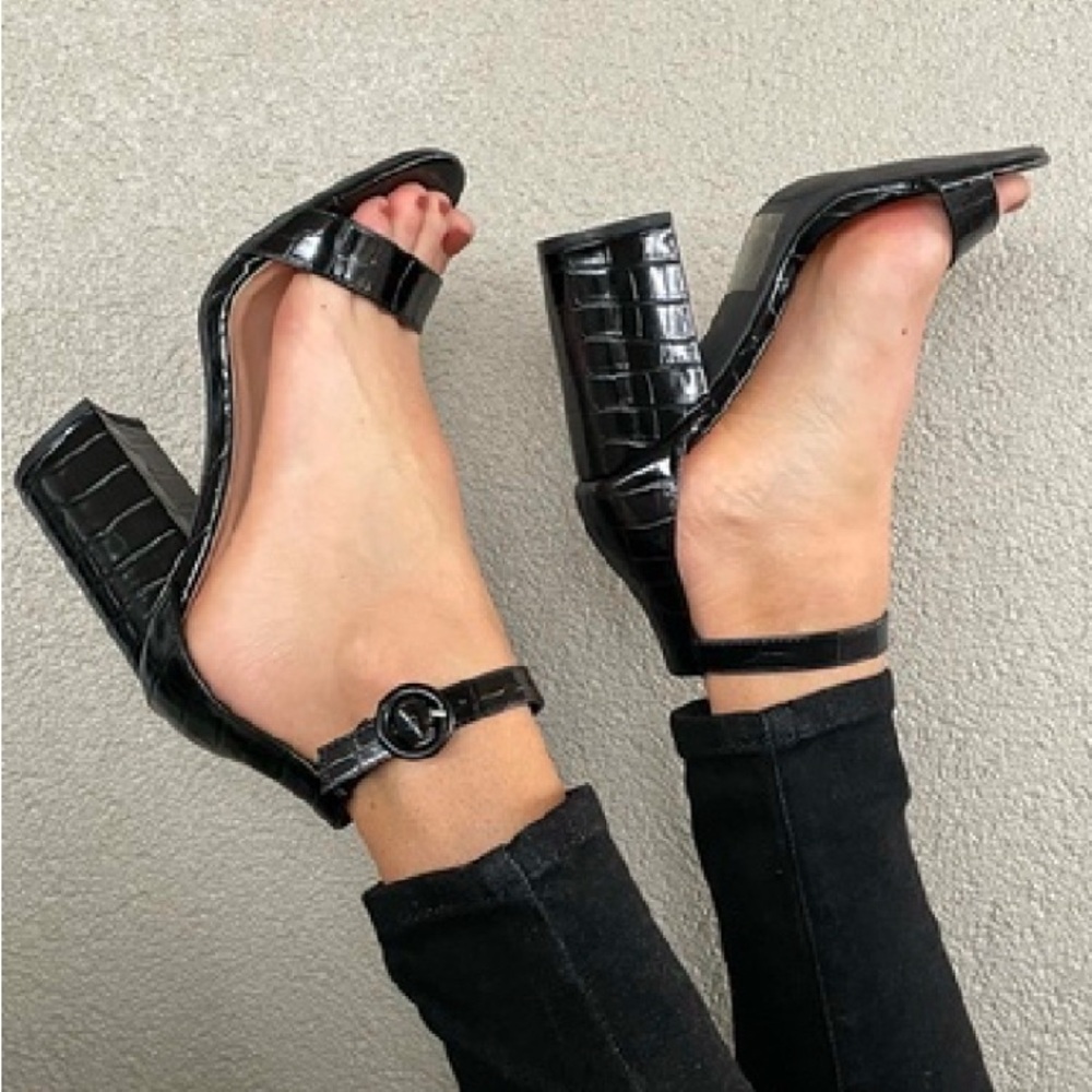 NEW! Black Croc Chunky Heel Size 9‎
